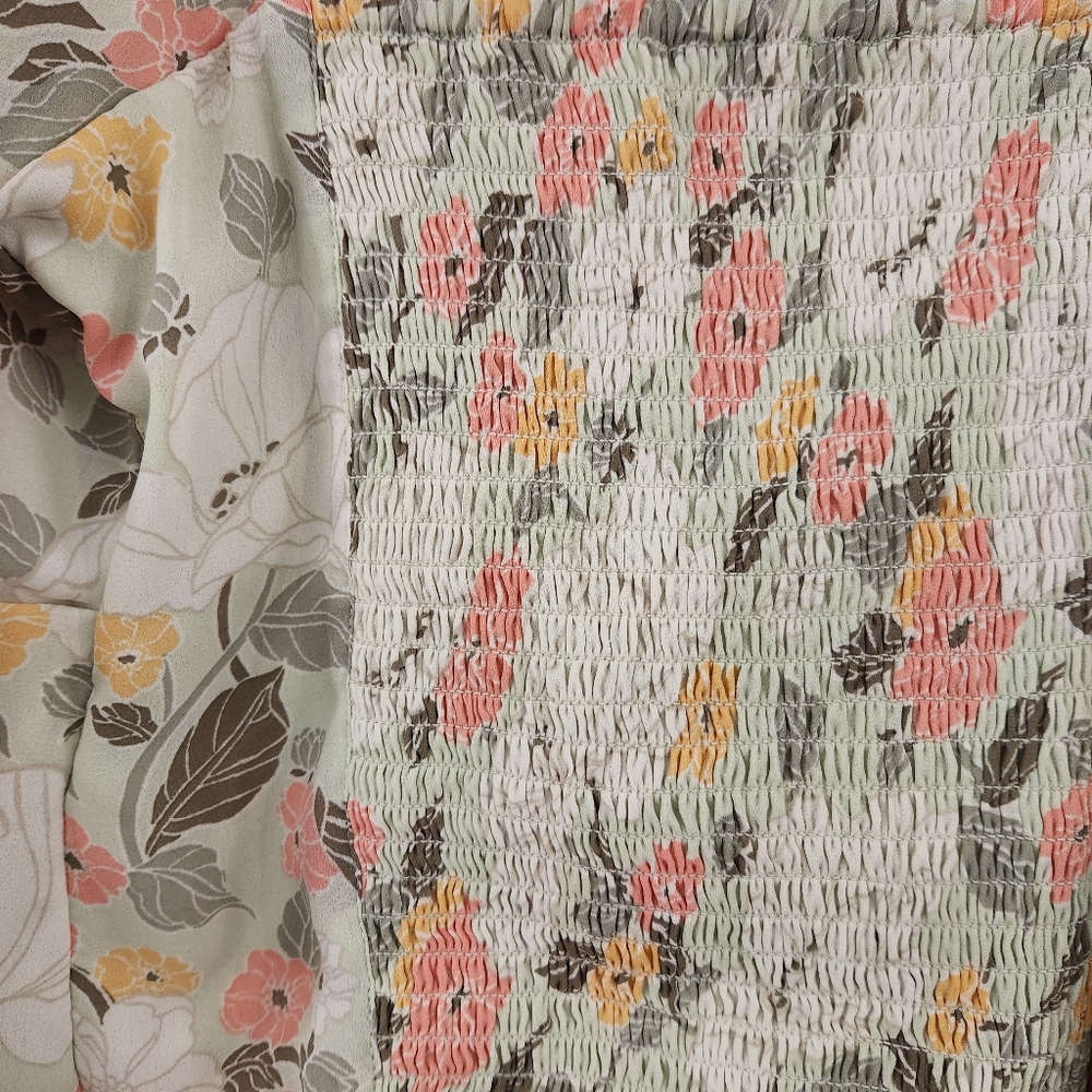 Abercrombie & Fitch Floral Crop Top in Cream and Pink - Picture 7 of 13